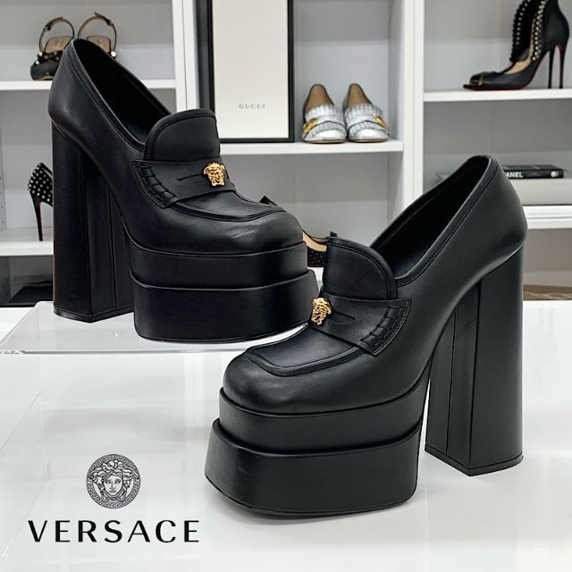 VERSACE(ヴェルサーチ)の5964 ヴェルサーチ レザー ヒール ローファー ブラック レディースの靴/シューズ(ハイヒール/パンプス)の商品写真