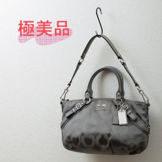 コーチ(COACH)の【極美品】COACH(コーチ)  オプアート  2way ハンドバッグ グレー！(ハンドバッグ)