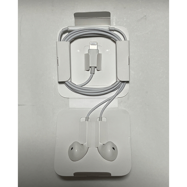 Apple Lightning イヤホン iPhone 付属品 スマホ/家電/カメラのオーディオ機器(ヘッドフォン/イヤフォン)の商品写真