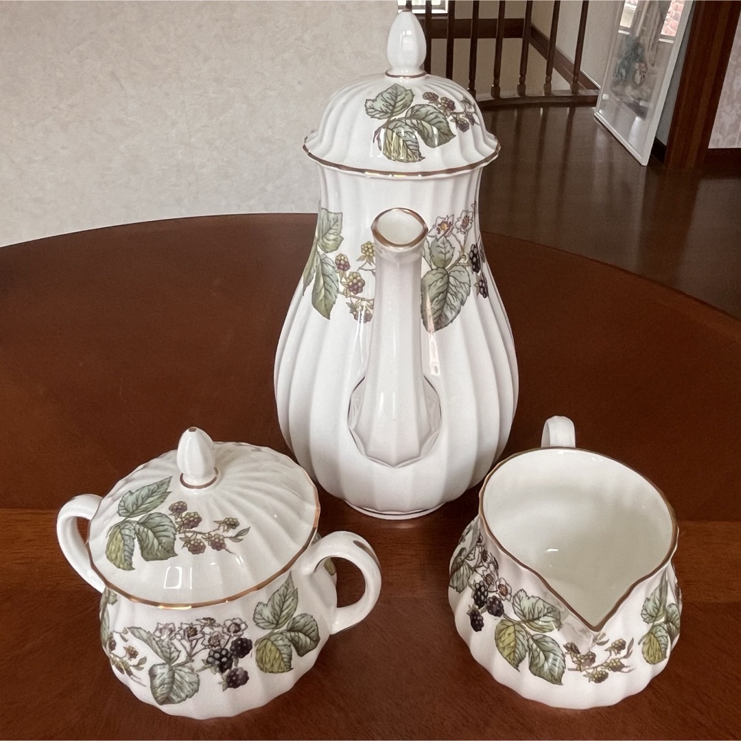 Royal Worcester(ロイヤルウースター)の【美品】ロイヤルウースター★ラビニア★コーヒーポット インテリア/住まい/日用品のキッチン/食器(食器)の商品写真