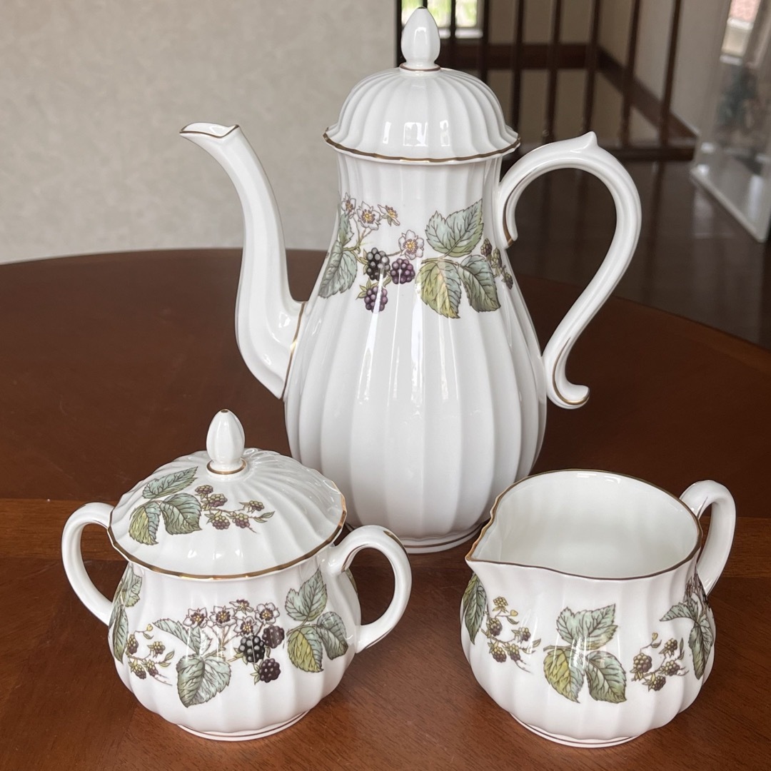 Royal Worcester(ロイヤルウースター)の【美品】ロイヤルウースター★ラビニア★コーヒーポット インテリア/住まい/日用品のキッチン/食器(食器)の商品写真