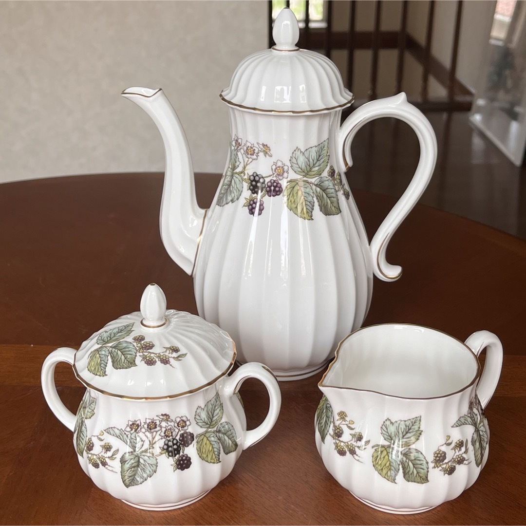 Royal Worcester(ロイヤルウースター)の【美品】ロイヤルウースター★ラビニア★コーヒーポット インテリア/住まい/日用品のキッチン/食器(食器)の商品写真