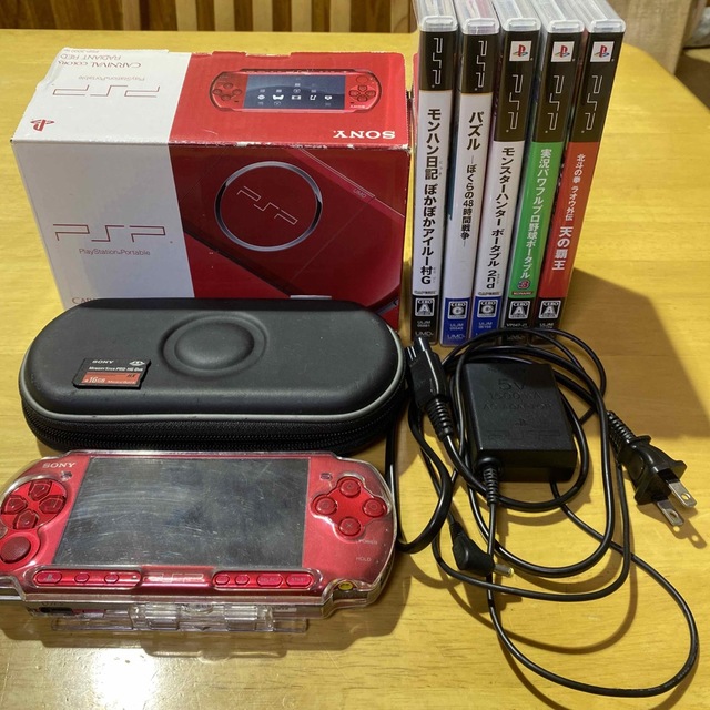 PSP3000本体、充電器、メモリーカード（32G）