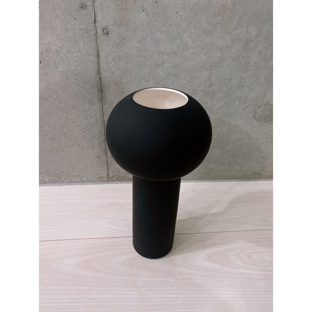 ACTUS(アクタス)のcooee design pillar ブラック　24cm フラワーベース　花瓶 インテリア/住まい/日用品のインテリア小物(花瓶)の商品写真