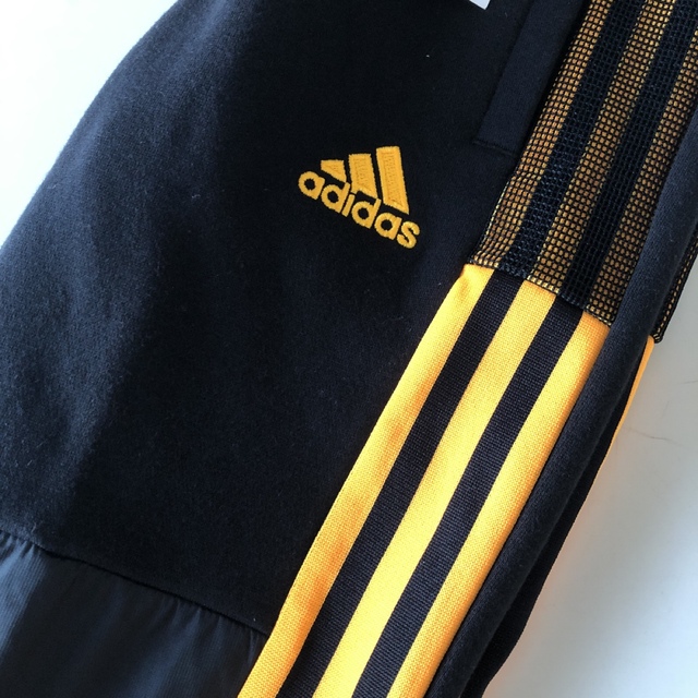 adidas(アディダス)の新品未使用アディダス130センチ キッズ/ベビー/マタニティのキッズ服男の子用(90cm~)(パンツ/スパッツ)の商品写真