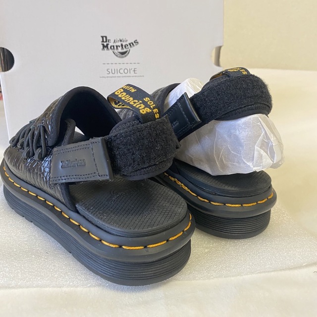 Dr.Martens(ドクターマーチン)のドクターマーチン　サンダル　レディース　クロコ　厚底　黒　ブラック　革　夏　 レディースの靴/シューズ(サンダル)の商品写真