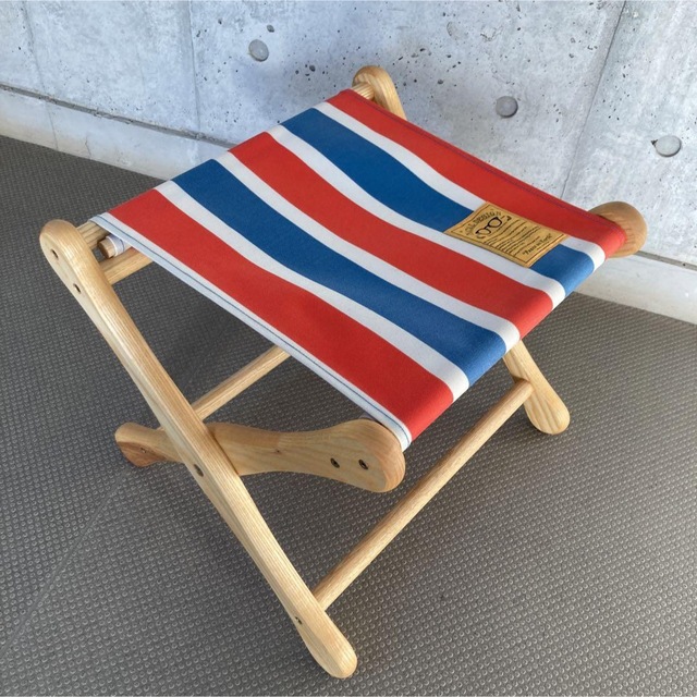 最安値 新品未使用品 EI STOOL RETRO STRIPE スポーツ/アウトドアのアウトドア(テーブル/チェア)の商品写真