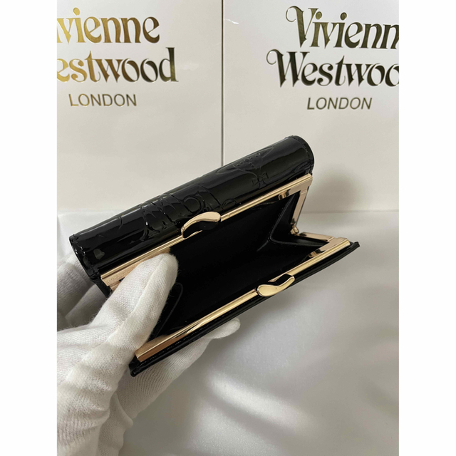 Vivienne Westwood(ヴィヴィアンウエストウッド)の新品　ヴィヴィアンウエストウッド　ミニウォレット　エナメルブラック　三つ折り財布 レディースのファッション小物(財布)の商品写真
