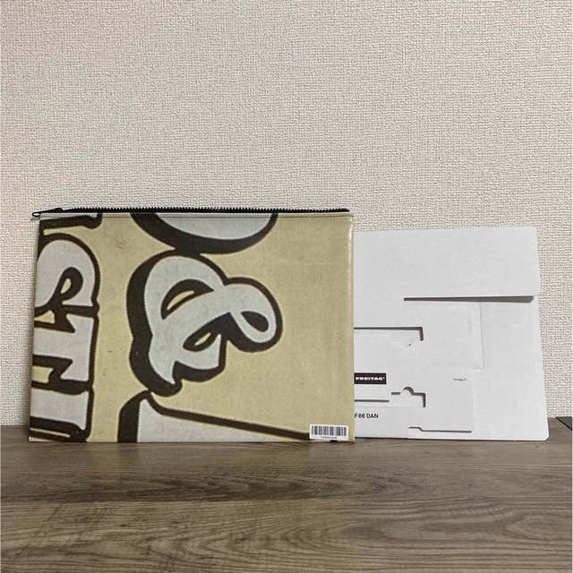 FREITAG F08 DAN POUCH L ダン イエロー 黄色デジタルプリント英字の幌 FREITAG F08 DAN POUCH L ダン イエロー 黄色デジタルプリント英字の幌