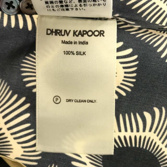 【新品】  DHRUV KAPOOR / ドゥルーフ カプールロンドン | シルク 比翼 PRINTED MEGA SHIR 総柄プリントシャツ | S | ネイビー / ゴールド | メンズ メンズのトップス(Tシャツ/カットソー(半袖/袖なし))の商品写真