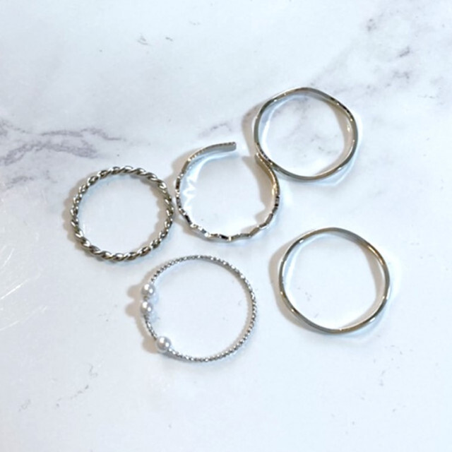 指輪5点セット／シルバー 銀 リング サイズ調整可能 韓国ファッションにも レディースのアクセサリー(リング(指輪))の商品写真