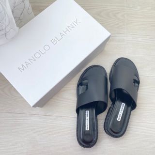 新品】MANOLO BLAHNIK マノロブラニク カットアウト サンダル 黒 alau