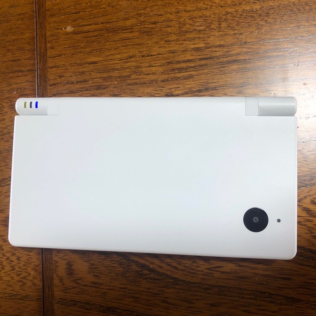 任天堂(ニンテンドウ)のNintendo DS 本体 ニンテンドー DSI WHITE エンタメ/ホビーのゲームソフト/ゲーム機本体(携帯用ゲーム機本体)の商品写真