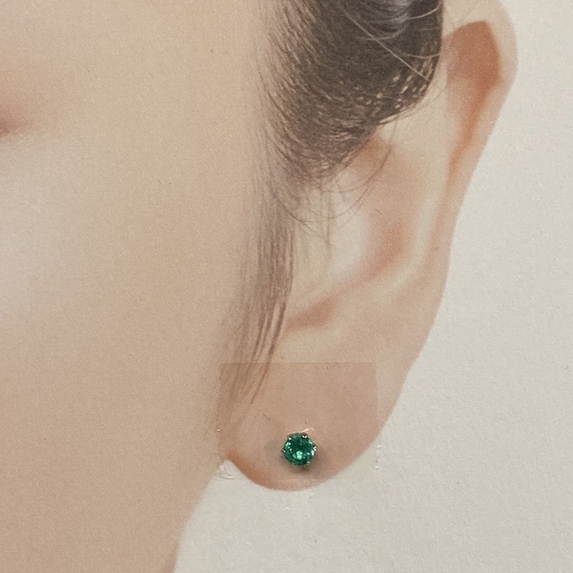 pt900 プラチナ 天然エメラルドピアス 1ペアの通販 by seg(よーだ