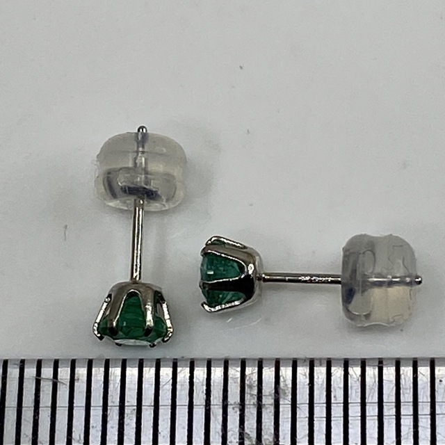 pt900 プラチナ 天然エメラルドピアス 1ペア 【人気商品