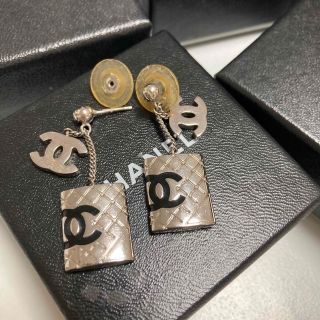 シャネル(CHANEL)のシャネル　ピアス(着画あり)(ピアス)