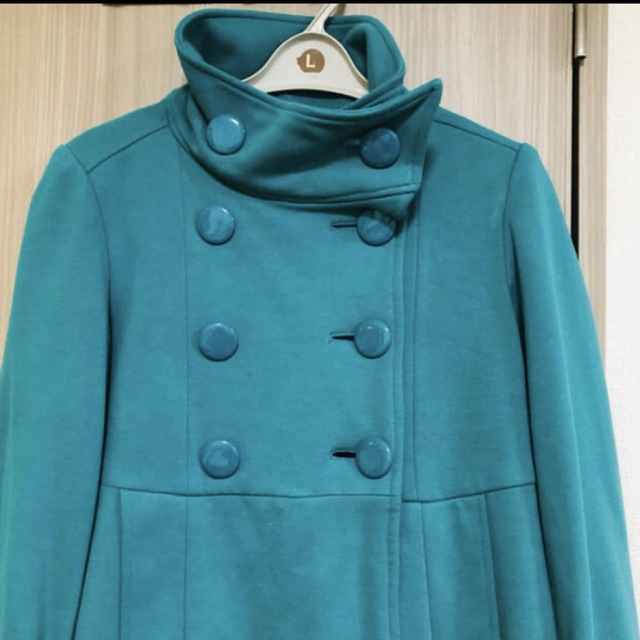SpRay(スプレイ)の週末限定価格　ダコスグリーン　フロントボタン　Aラインコート レディースのジャケット/アウター(ロングコート)の商品写真
