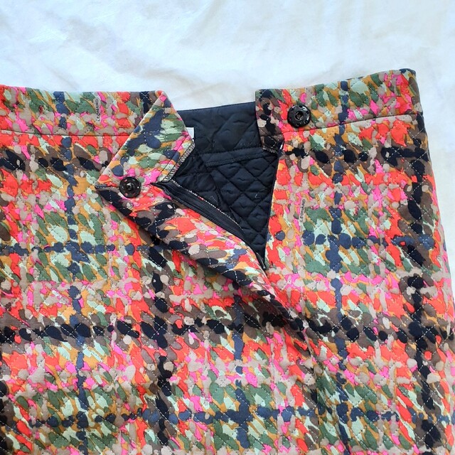 LEONARD(レオナール)のレオナールキルティングスカート、サイズ42.XL.13号。LEONARD レディースのスカート(ひざ丈スカート)の商品写真