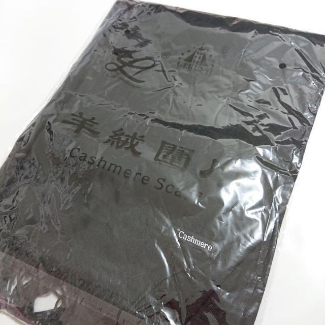 ブラック　黒　マフラー　スカーフ　ストール　大判　防寒　秋　冬　シンプル レディースのファッション小物(マフラー/ショール)の商品写真