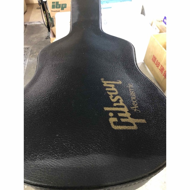 Gibson(ギブソン)のギブソンJ-45カスタムショップ　アジャスタサドル 楽器のギター(アコースティックギター)の商品写真