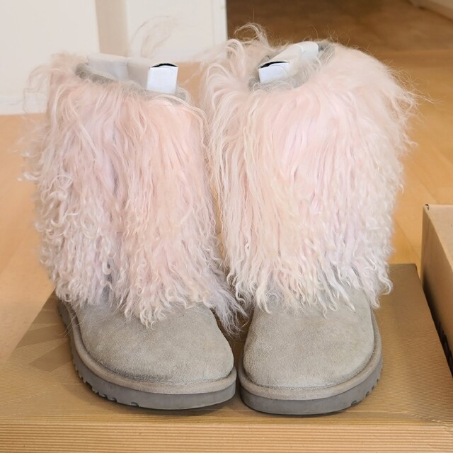 UGG(アグ)のUGG アグ24-25cm アグムートンブーツ ラムファーグレー　灰色レーディス レディースの靴/シューズ(ブーツ)の商品写真