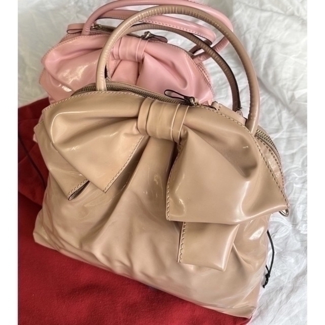 バッグ　valentino パテントレザー　エナメル　ベージュ　新品