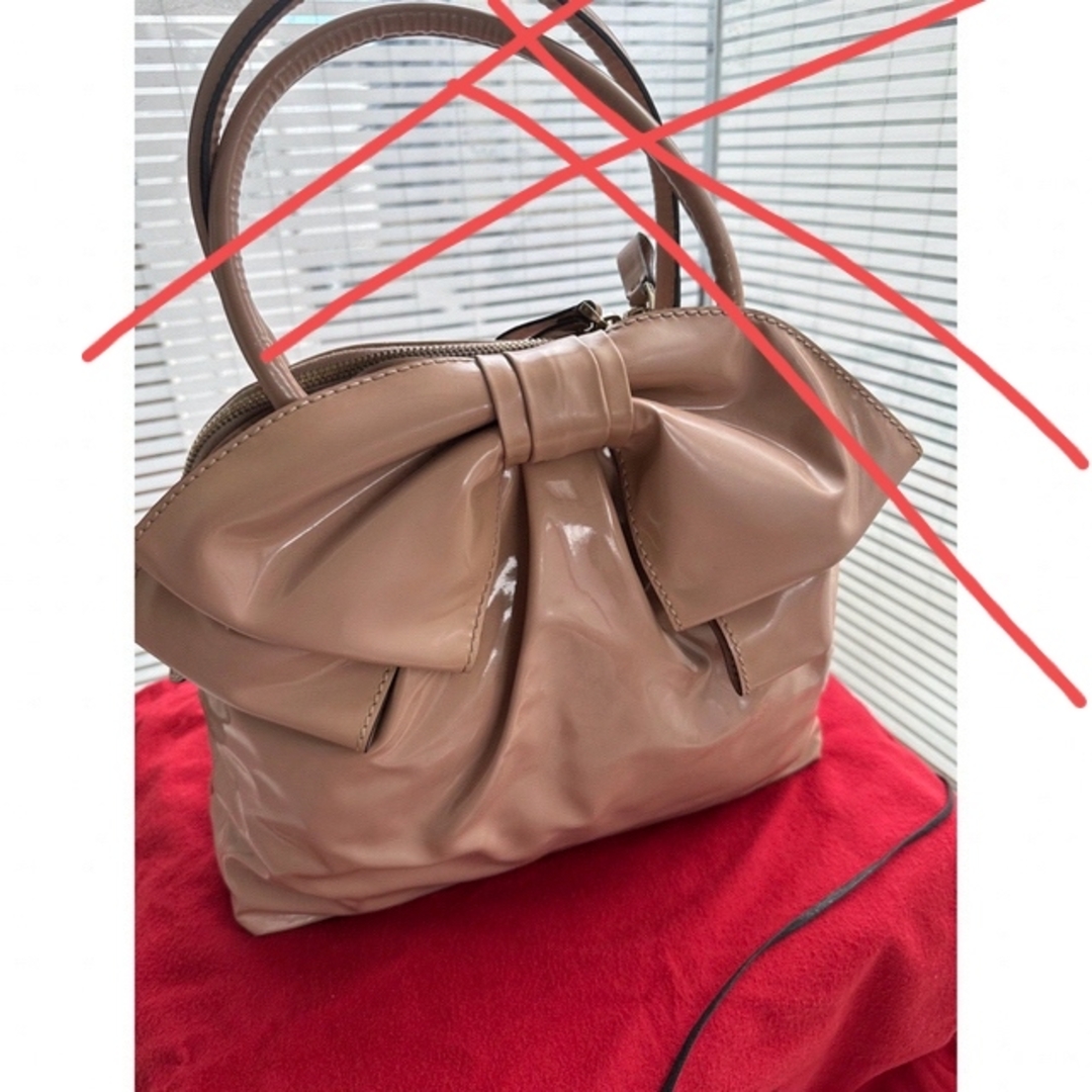 バッグ　valentino  パテントレザー　エナメル　ベージュ　新品