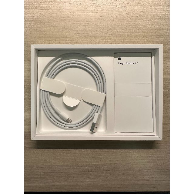 Apple(アップル)のApple Magic Trackpad 2 美品 スマホ/家電/カメラのPC/タブレット(PC周辺機器)の商品写真