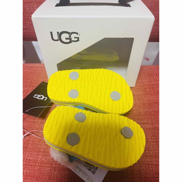 UGG(アグ)のUGG キッズ/ベビー/マタニティのベビー靴/シューズ(~14cm)(サンダル)の商品写真