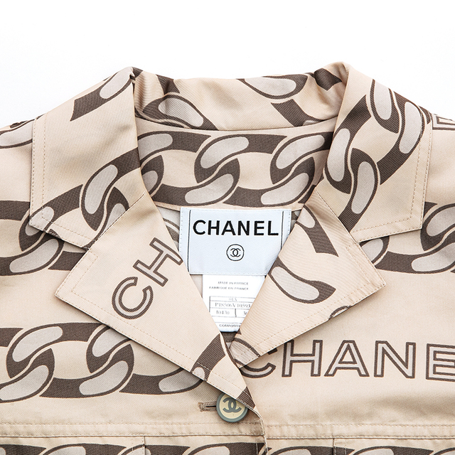 CHANEL(シャネル)のシャネル CHANEL チェーン ロゴ ジャケット コート レディースのジャケット/アウター(その他)の商品写真