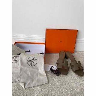 エルメス(Hermes)のな様専用　エルメス　新品　Hermes オアジス　エトゥープ(サンダル)