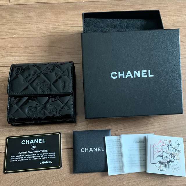 CHANEL - CHANEL シャネル エナメル アイコン 二つ折り財布黒 ...