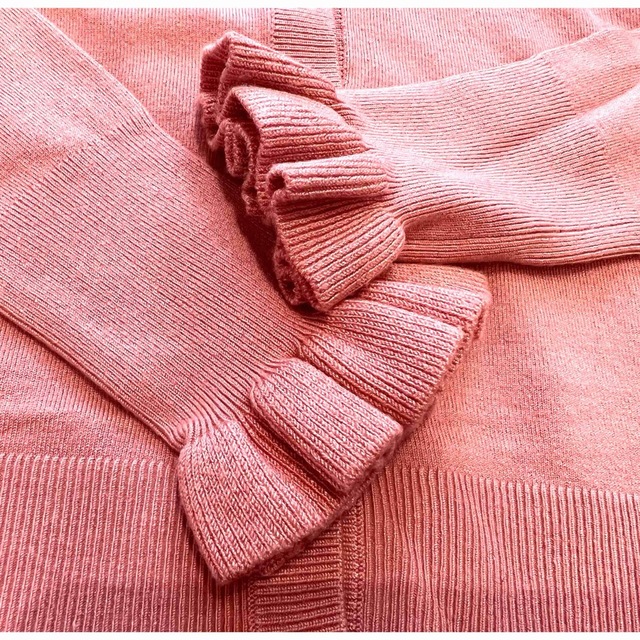 ZARA(ザラ)のZARA ザラ フリルニットカーディガン Ｌサイズ ピンク 未使用品 レディースのトップス(ニット/セーター)の商品写真
