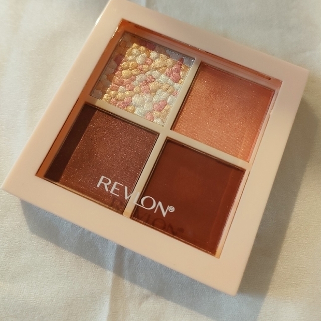 REVLON(レブロン)のレブロン　ダズルアイシャドウクアッド　ヴィンテージローズ コスメ/美容のベースメイク/化粧品(アイシャドウ)の商品写真