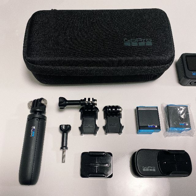 GoPro(ゴープロ)のGoPro HERO10 BLACK (アクセサリー付き) スマホ/家電/カメラのカメラ(ビデオカメラ)の商品写真