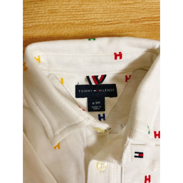 TOMMY HILFIGER(トミーヒルフィガー)のベビーロンパース 6-9M キッズ/ベビー/マタニティのベビー服(~85cm)(ロンパース)の商品写真