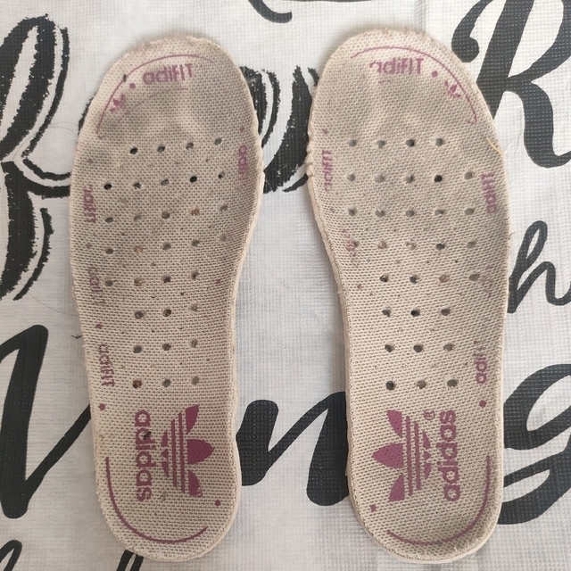 adidas(アディダス)の【15cm】adidas スニーカー 紫 ワイン色 靴 キッズ アディダス キッズ/ベビー/マタニティのキッズ靴/シューズ(15cm~)(スニーカー)の商品写真