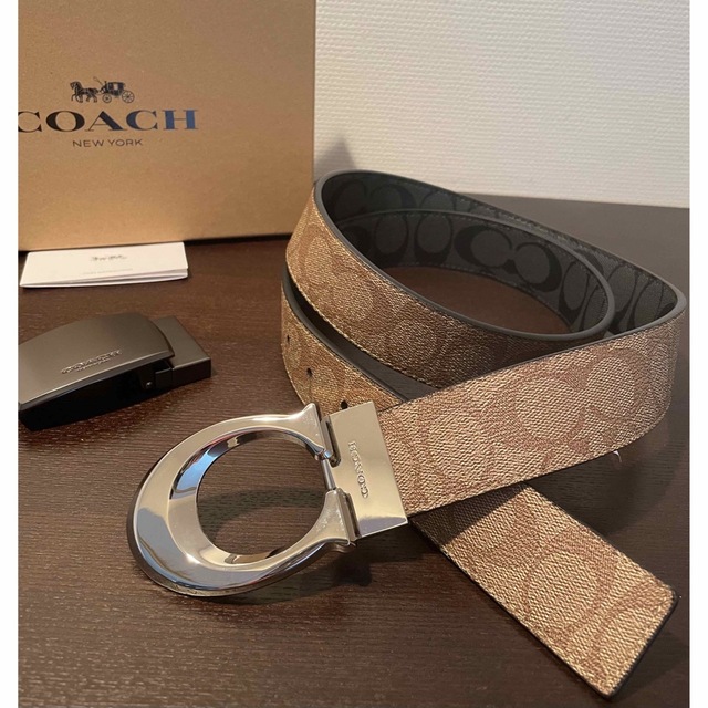 COACH(コーチ)の限定価格！COACH3点セットシグネチャーフリーサイズリバーシブルベルト箱付き メンズのファッション小物(ベルト)の商品写真