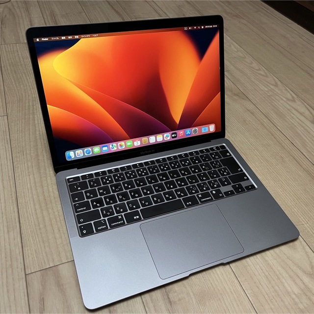 MacBook Air M1 8GB 256GBスペースグレイ-