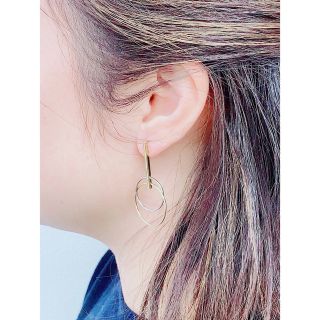 ☆K18/K18WG☆✨揺れるサークルコンビピアスイヤリング 18金の通販 by