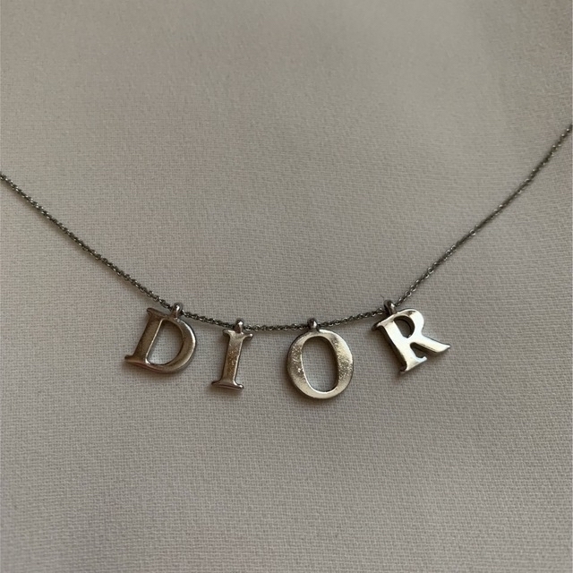 Christian Dior(クリスチャンディオール)のクリスチャンディオール　ロゴネックレス　シルバー レディースのアクセサリー(ネックレス)の商品写真