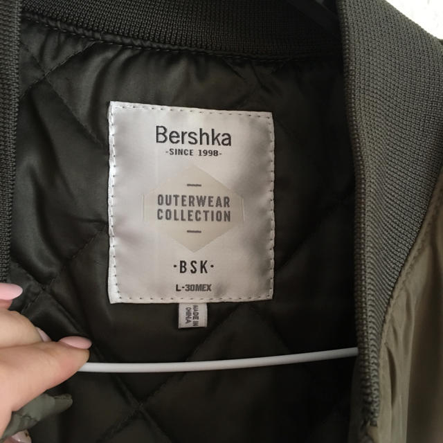 Bershka(ベルシュカ)のMA-1 レディースのジャケット/アウター(ブルゾン)の商品写真