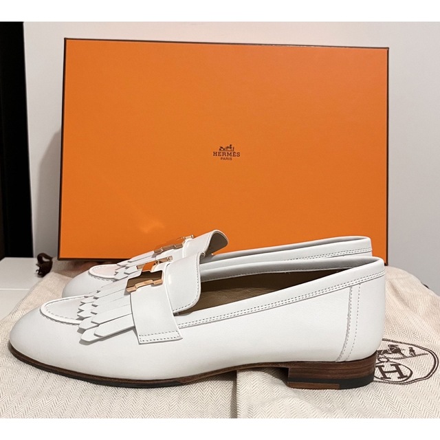 Hermes(エルメス)の新品未使用　エルメス　ロワイヤル　ローズゴールド　ホワイト レディースの靴/シューズ(ローファー/革靴)の商品写真