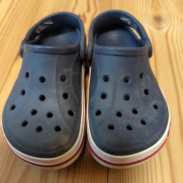 crocs(クロックス)のクロックスC10 キッズ/ベビー/マタニティのキッズ靴/シューズ(15cm~)(サンダル)の商品写真