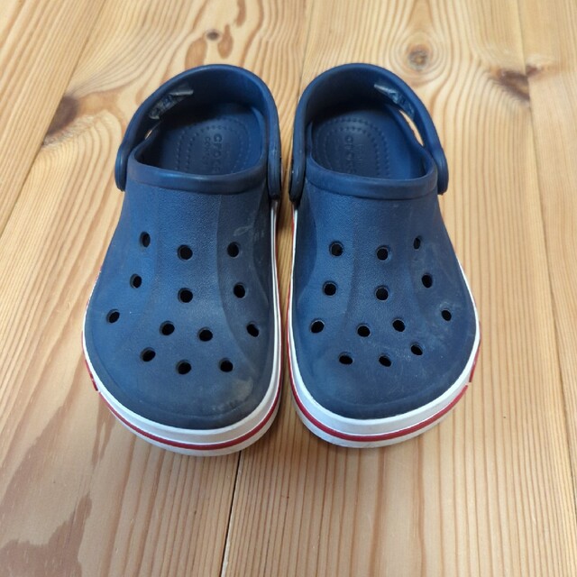 crocs(クロックス)のクロックスC10 キッズ/ベビー/マタニティのキッズ靴/シューズ(15cm~)(サンダル)の商品写真