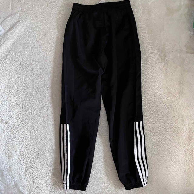 adidas(アディダス)の★adidas シャカシャカ パンツ 130cm キッズ/ベビー/マタニティのキッズ服男の子用(90cm~)(パンツ/スパッツ)の商品写真