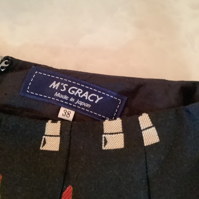 M'S GRACY(エムズグレイシー)の❤️エムズグレイシー❤️リップ柄❤️スカート❤️36号 レディースのスカート(ひざ丈スカート)の商品写真