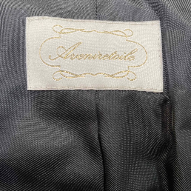Aveniretoile(アベニールエトワール)の美品　アベニールエトワール　ブラック　ダウン　ショート丈　ビジュー　34 レディースのジャケット/アウター(ダウンコート)の商品写真