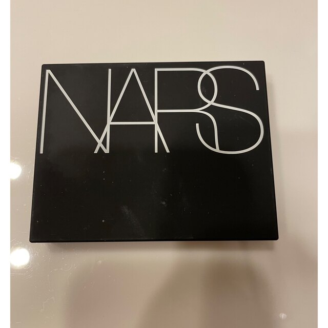 NARS(ナーズ)のNARS ライトリフレクティング　美品　パウダー コスメ/美容のベースメイク/化粧品(フェイスパウダー)の商品写真