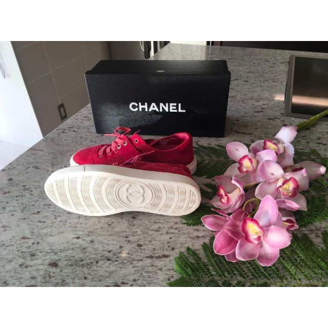 CHANEL(シャネル)の★正規品★CHANEL★トレーナーズスニーカー★レッド★＃３５（２２．５） レディースの靴/シューズ(スニーカー)の商品写真